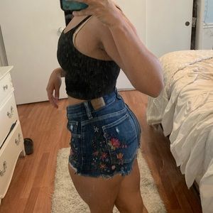 AMERICAN EAGLE STRETCHY SHORTS